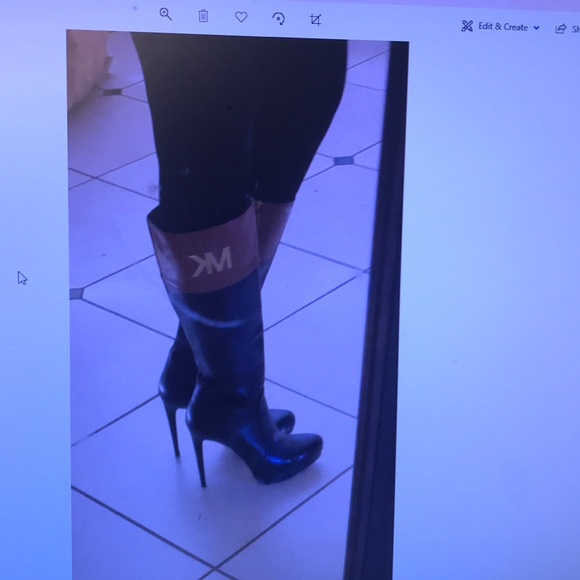 Limited edition MK boots - Picture 4 of 4